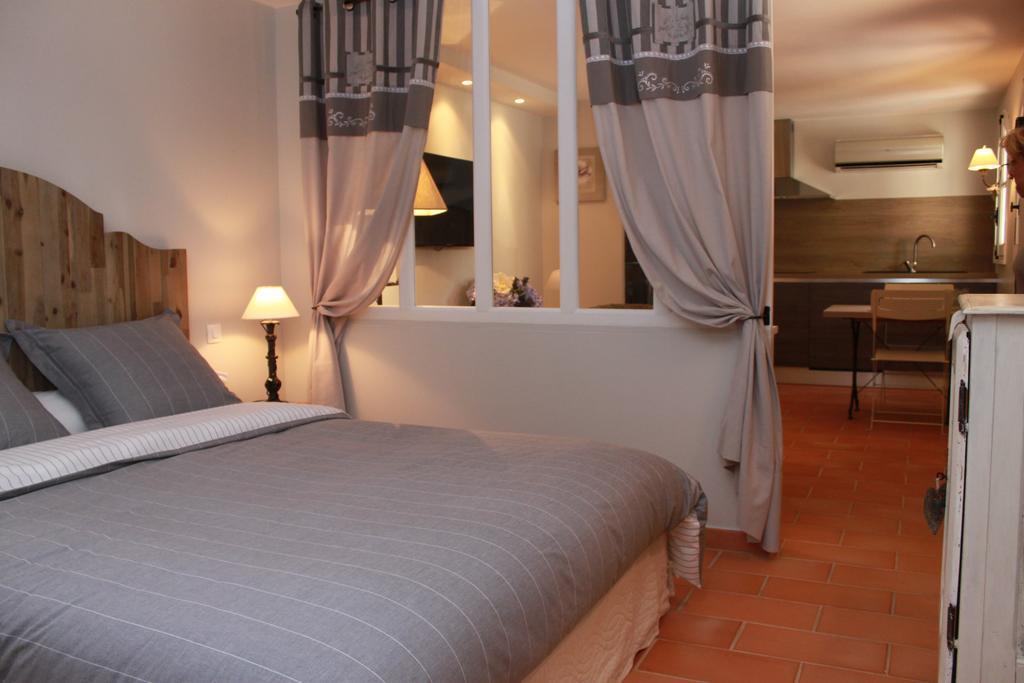 Hôtel La Bastide Des Senteurs à Peymeinade Chambre photo